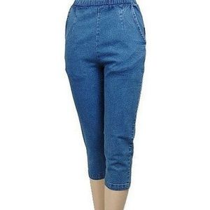NWT Confetti Medium Wash Elastic Waist Capri Jeans
